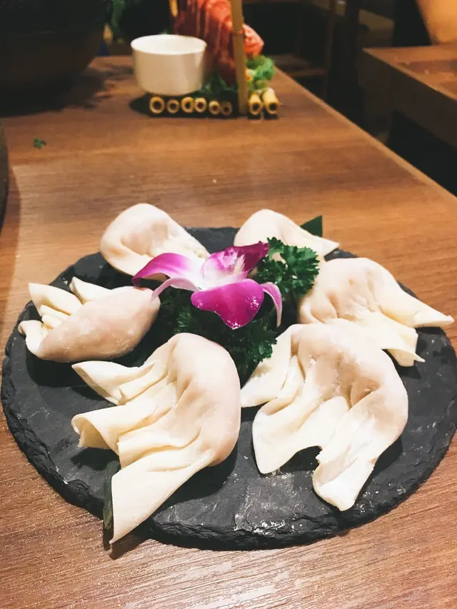 碎碎午餐肉和菜甫味道意外地和諧，不違和，皮薄，非常有驚喜。