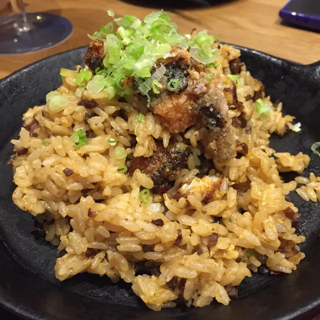 鰻魚飯帶麻,怪怪的