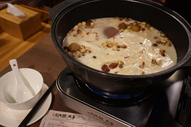 蜂巢豆腐白湯鍋
