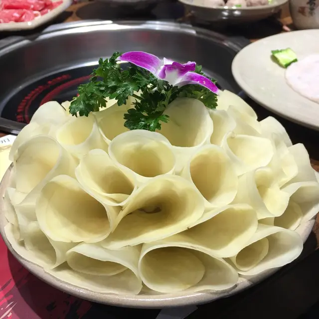 薄片山丘般的土豆片,原來只需灼8秒,起鍋吃得!