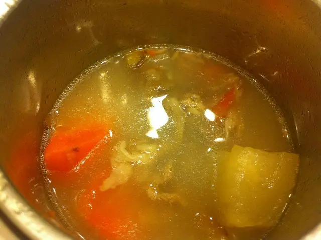 青紅蘿蔔豬骨湯