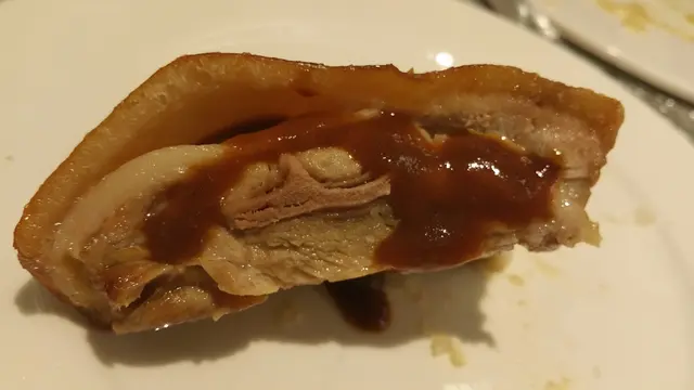 法式燒乳豬配法國血橙燒汁