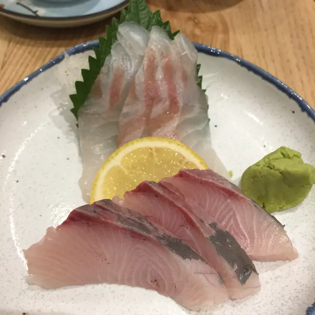 油甘魚、鯛魚刺身  (每份）