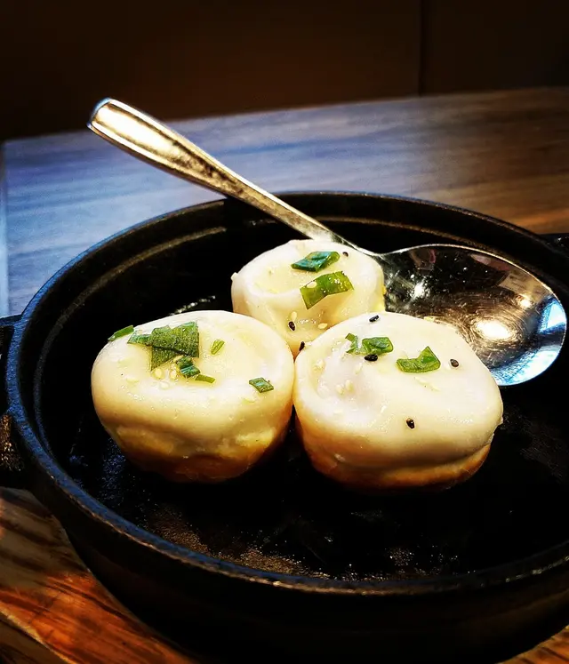 羅春閣爆汁生煎包