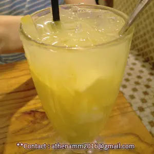 很多菠蘿肉,不會過甜,很不錯。個人認為菠蘿冰比綠椰冰好飲