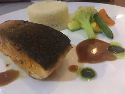 香煎挪威三文魚扒配牛油香飯