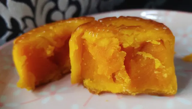 質感算滑,奶黃味淡淡,但不算很香。三款中屬第二選擇。