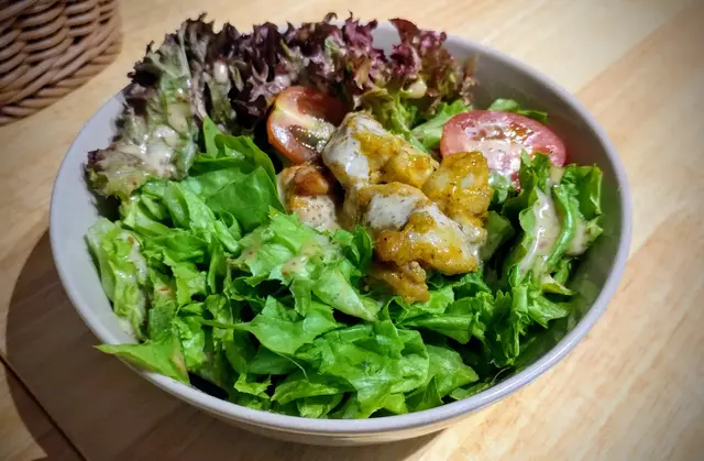 胡麻醬雞肉沙律