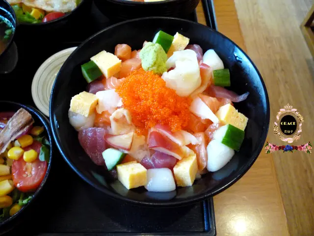 什錦刺身丼定食
