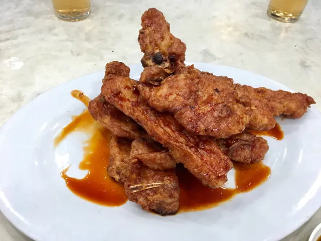 好大塊，直接攞住嚟食會方便過用筷子。