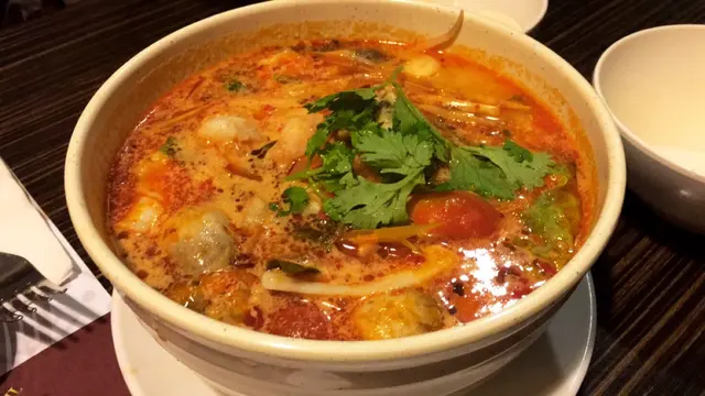 冬陰功海鮮金邊粉