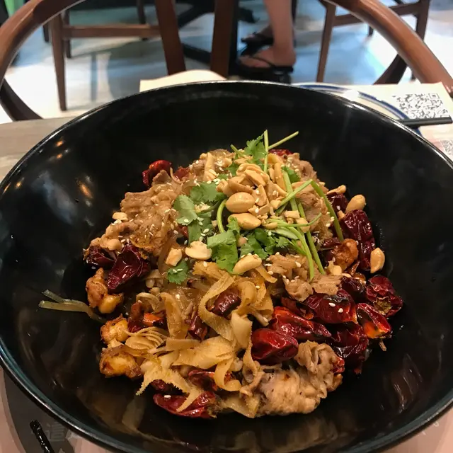 特色麻辣鍋 $38 （雞軟骨 $38、美國肥牛 $46、牛百葉 $38、雞軟骨 $38、薯粉 $20）