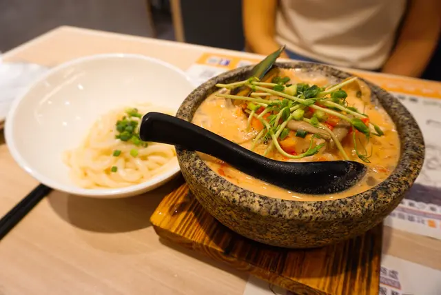 番茄魚湯海鮮石鍋 配手打烏冬