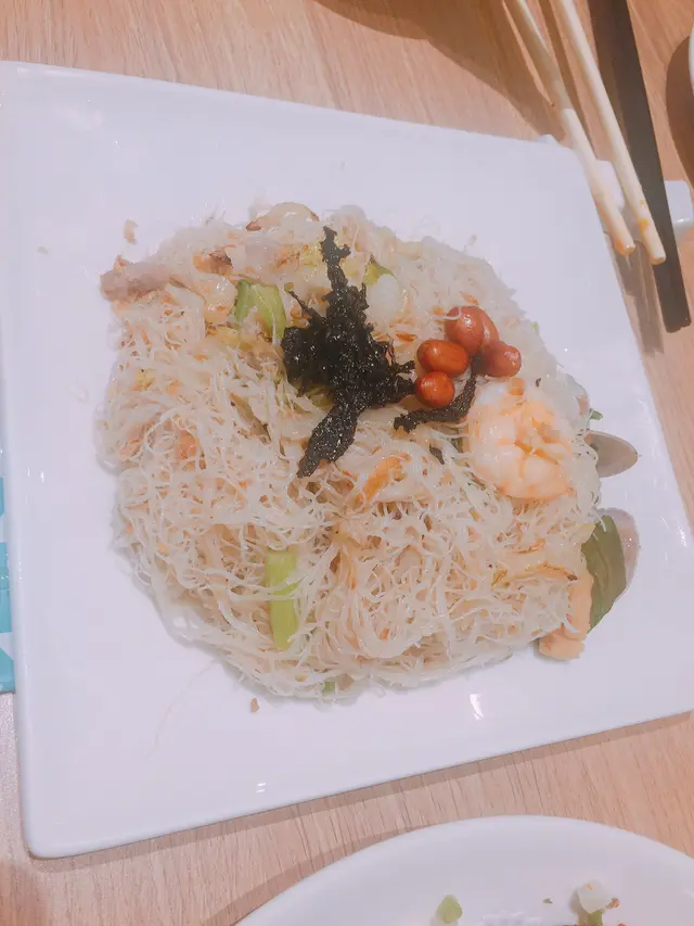 米粉細幼,入口甜美,加上配料,可以值得一試