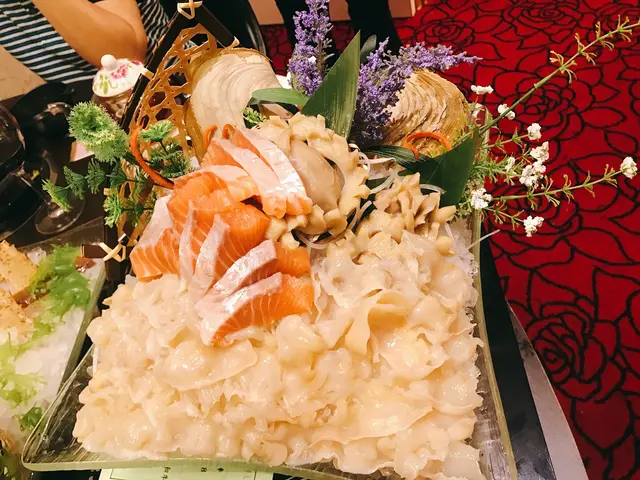 優惠價$498咋！仲好食過出面700蚊一條。好鮮甜，三文魚腩都好正😋