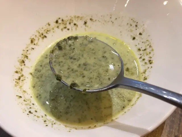 是日餐湯為菠菜湯，
菠菜碎很有口感，而且菠菜味十足，惟有點兒稀。