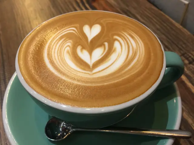 有tulip咖啡拉花欣賞，功架十足呢！
溫度和味道也是相當不錯👍🏻。