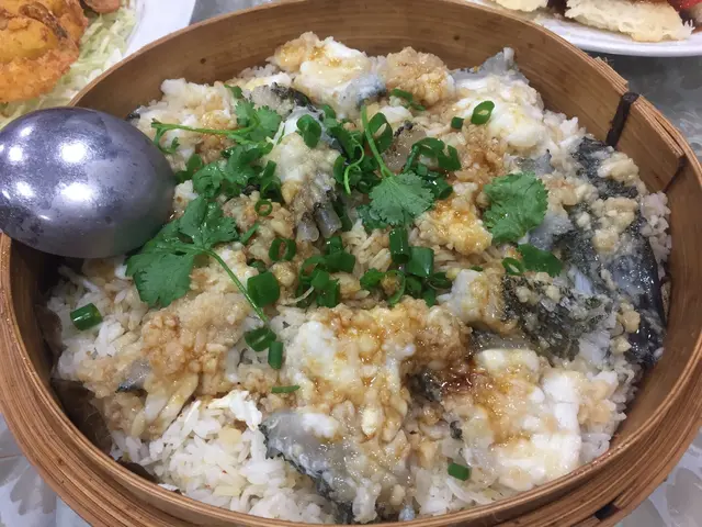 蒜蓉龍躉籠仔蒸飯