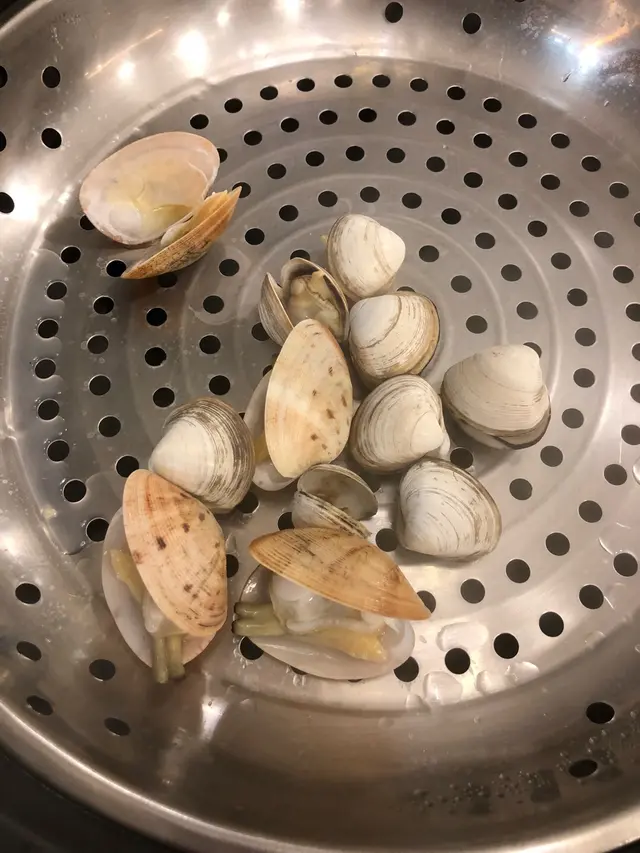 長身的蜆比較甜和多汁，圓身的蜆太乾！