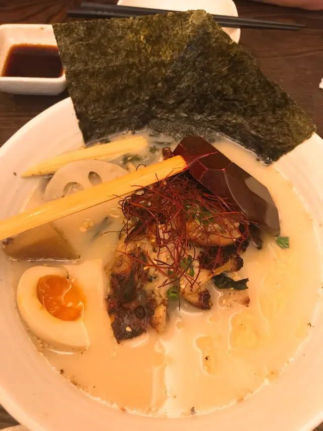 呢個拉麵會送波子汽水，味道一般，無話特別好食，但咁既價錢算係唔錯