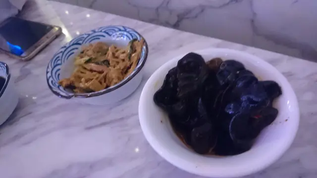 手撕雞及木耳 (前菜)