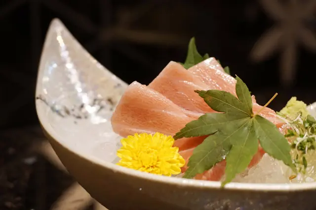 吞拿魚腩