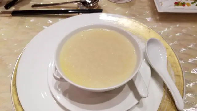 瑤柱竹笙燉沙魚骨湯