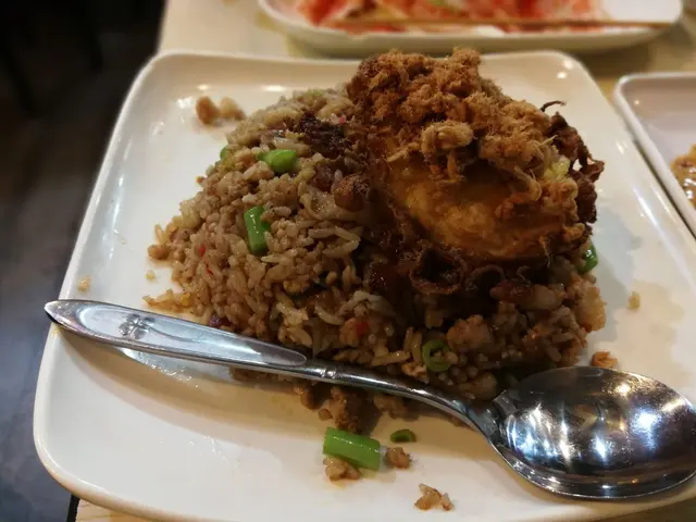 用左豆角,蝦醬,煎蛋等材料炒成,好味,飯粒粒分明,夠乾身!