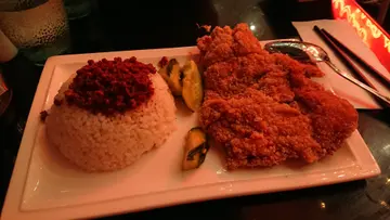 台式肉燥盐酥鸡扒饭