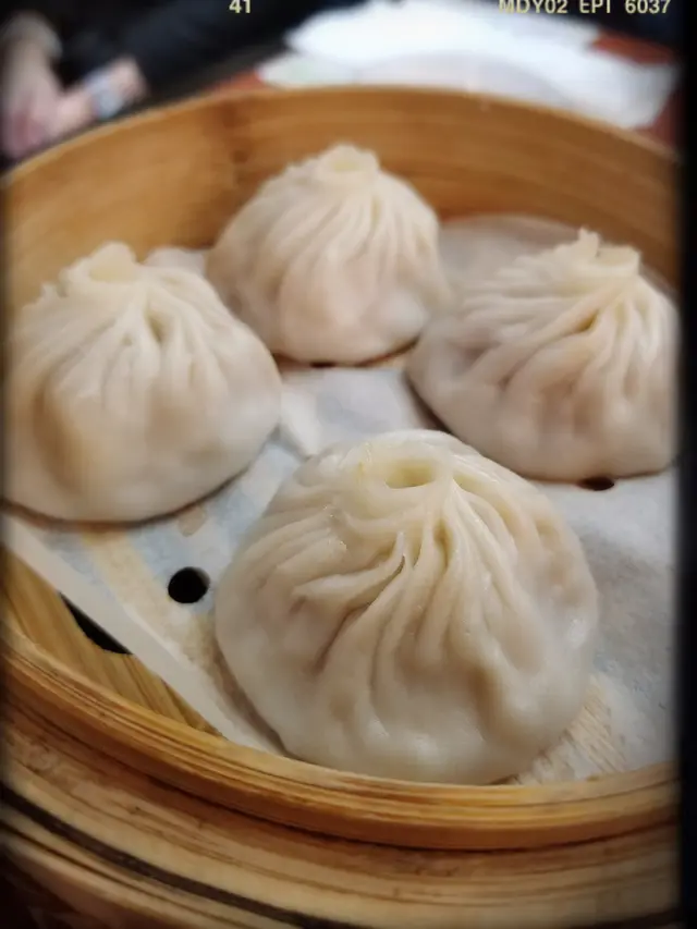 灌湯小籠包（$33）