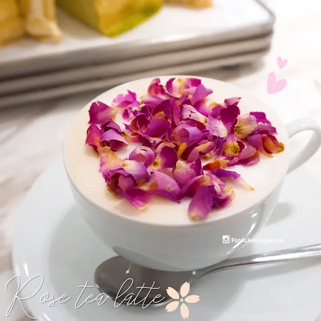 Rose tea latte Latte