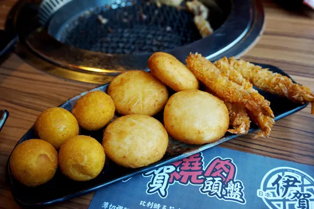 香芋丸、芝士年糕、吉列炸蝦