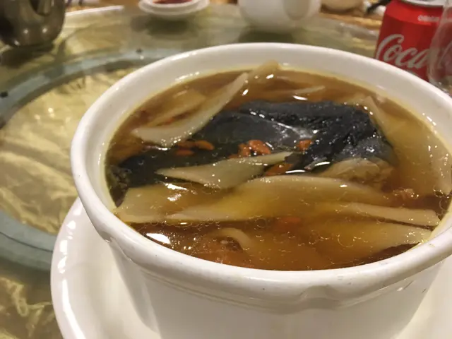 花旗參燉竹絲雞湯