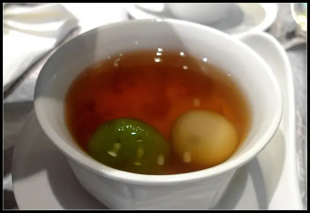 薑茶桃膠雙色湯圓