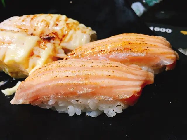 火炙岩鹽燒三文魚腩壽司