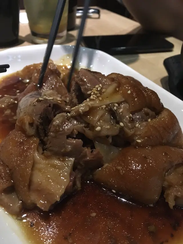 豬手另上，十分細心，入口化