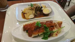 我朋友叫的套餐，豆腐可以转菜。有跟白饭的