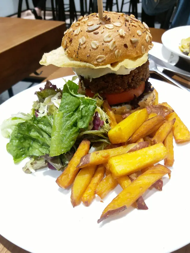 2dp漢堡拼蕃薯條