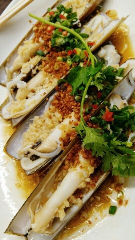 likes           steamed razor clam with garlic 蒜蓉粉丝蒸蛏子王