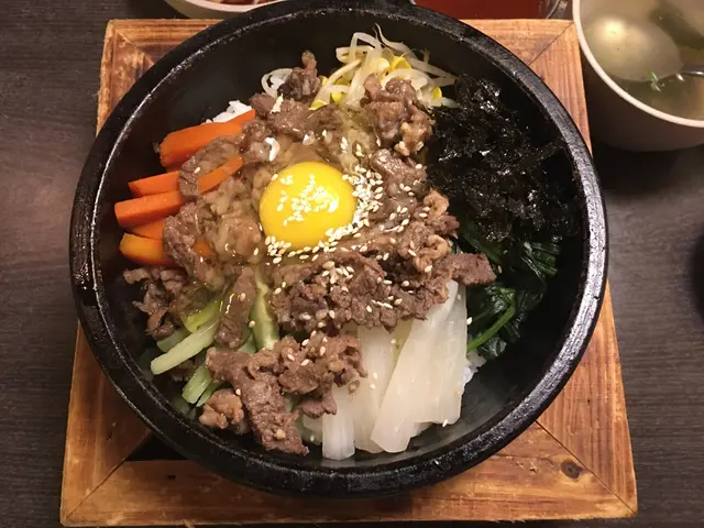 石頭鍋牛肉飯