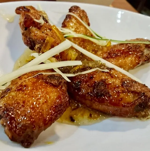 啖啖柚子蜜酸甜清香，雞翼煎得香口，回味無窮🤤