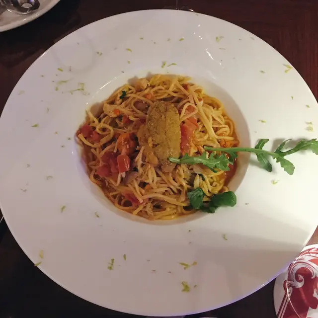 手拆蟹肉蟹粉汁自家製意大利粉配鮮海膽