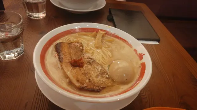 炙燒豚肉味玉拉麵