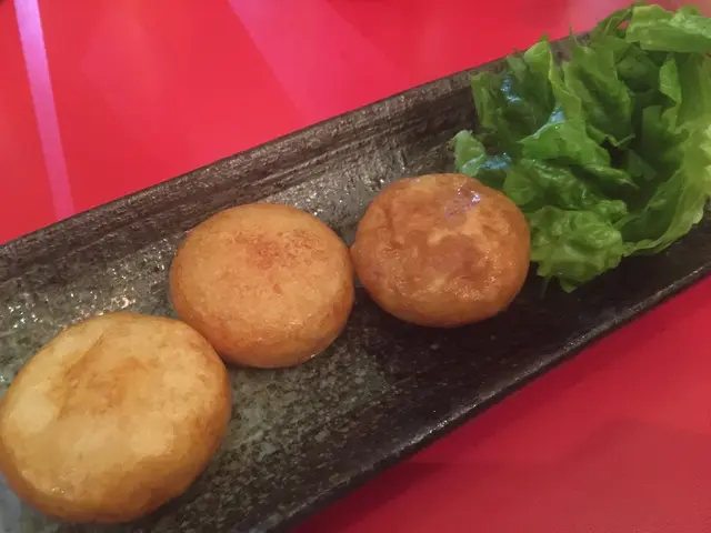 熱呼呼的,炸得金黃,
外皮微脆,薯香十足,