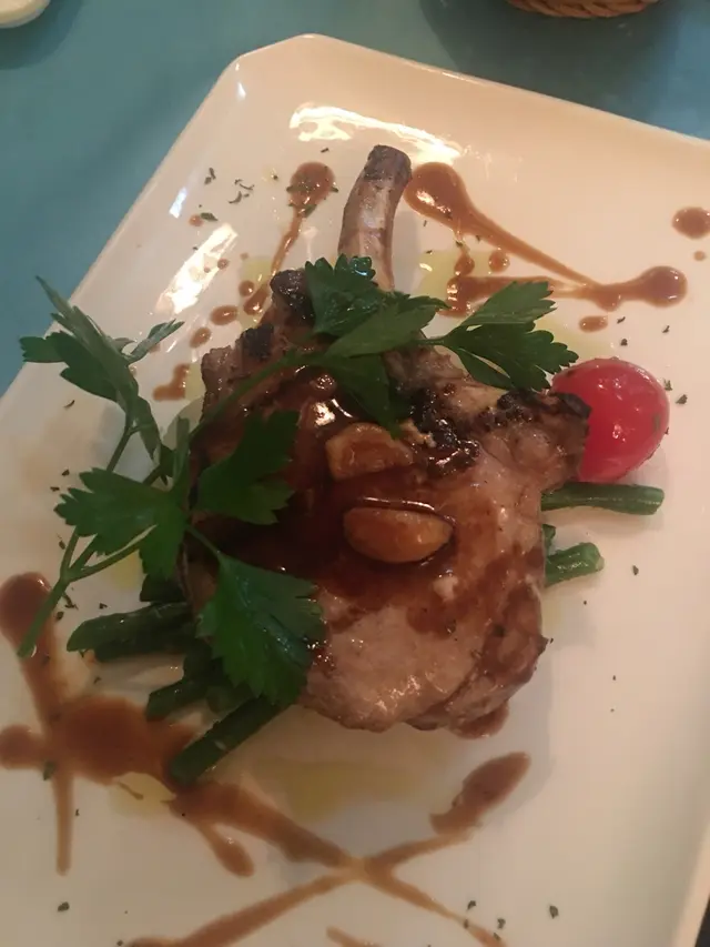 慢煮黑毛豬配香烤蒜頭