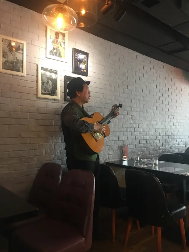 多謝叔叔的專業而賣力的表演！讓我們度過一個輕鬆愉快的中午～～