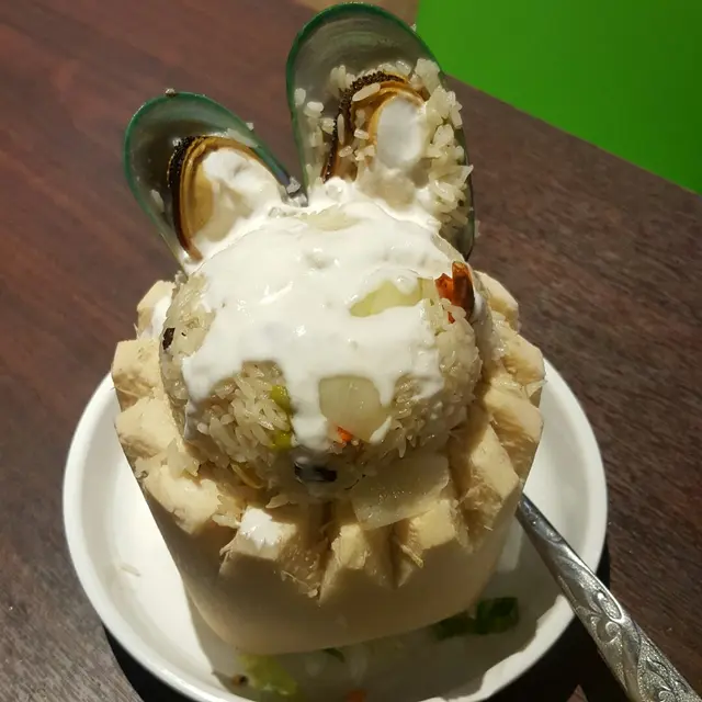 原個椰盅海鮮焗飯