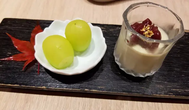 紅豆抹茶布丁配晴王提子
