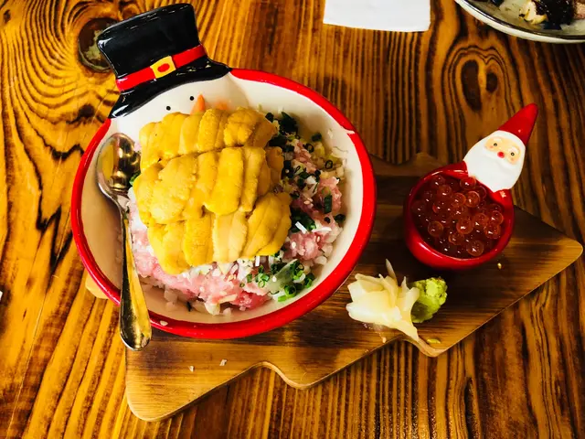 滿滿幸福海膽丼