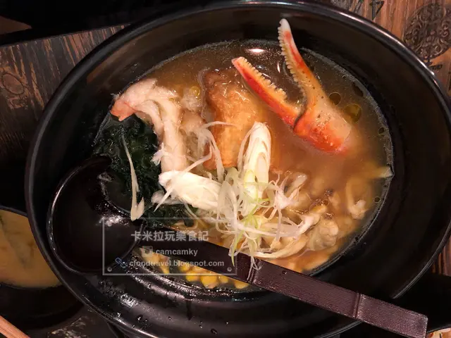 未煮透的蟹湯海鮮拉麵